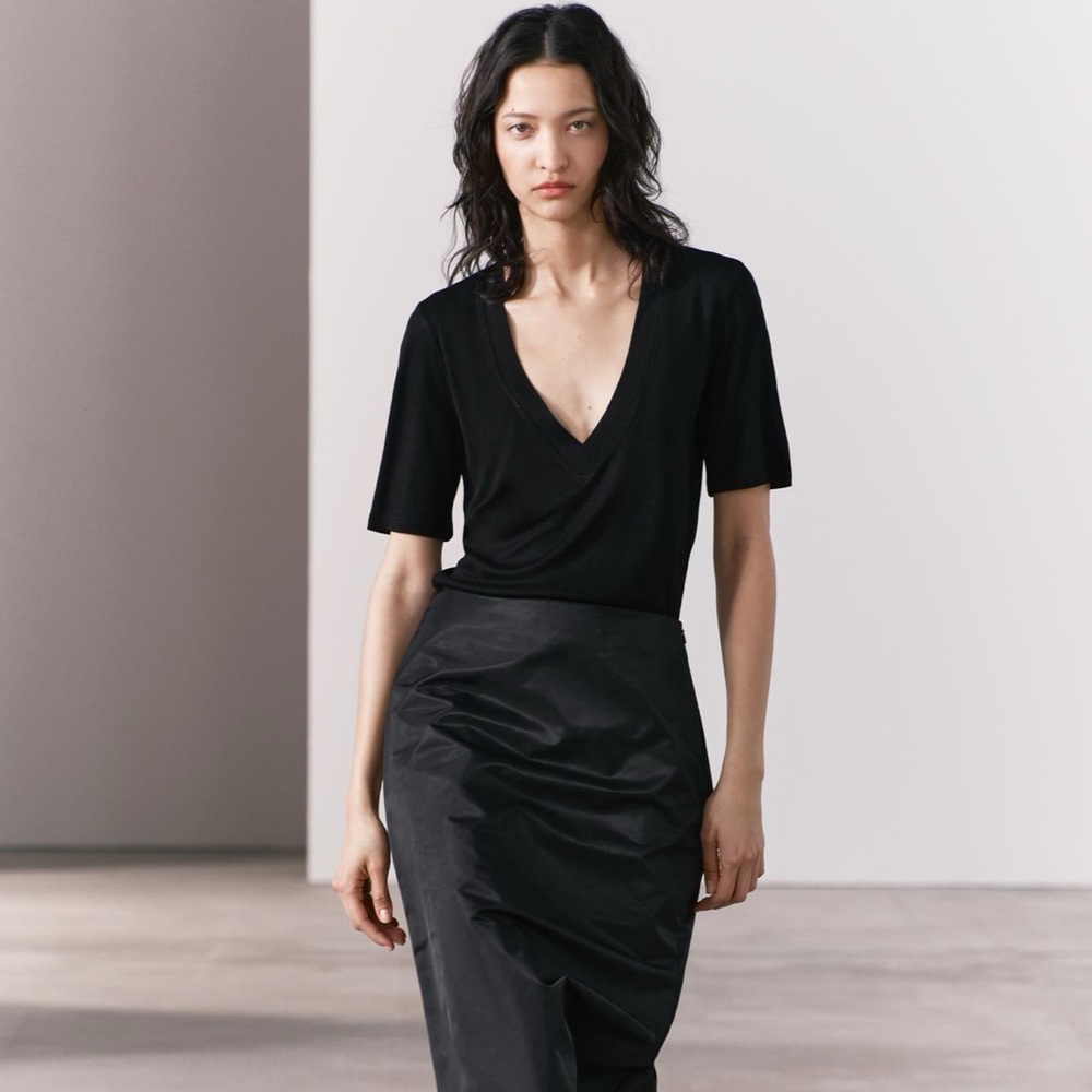 ZARA FLOWY V-NECK TOP